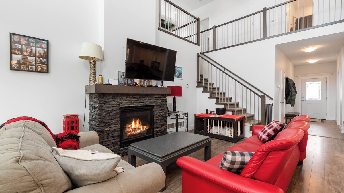 Kent House | Modern and bright home in Agassiz