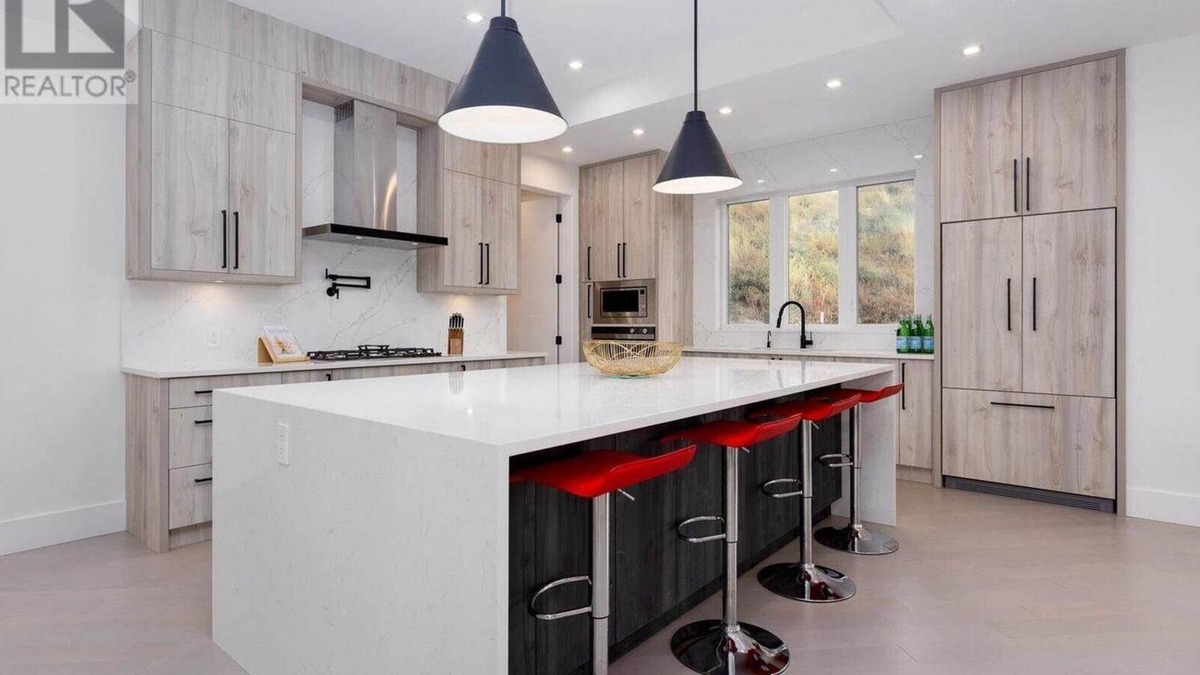 Southwest Mission House | Modern and Bright, New Construction Luxury 6 bedroom house in Upper Mission !
