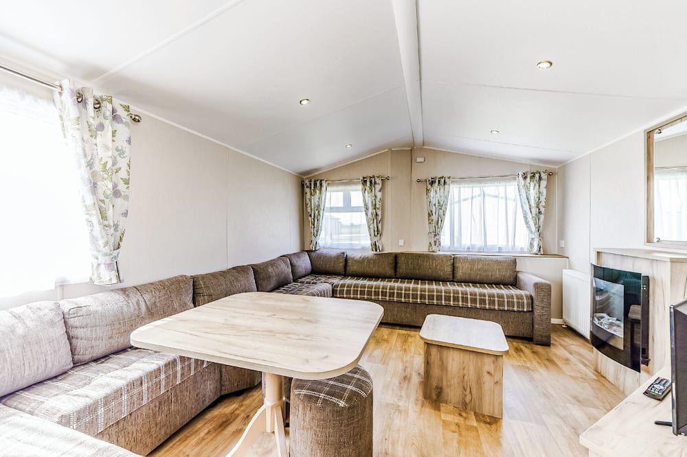 Bleadon House | Modern and contemporary 12ft-wide caravan with one double and two twin.