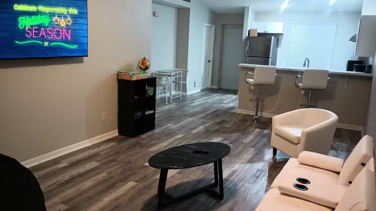 Cape Coral House | Modern and Central in Cape Coral – 2BR/2BA Retreat Easy Access to Fort Myers!