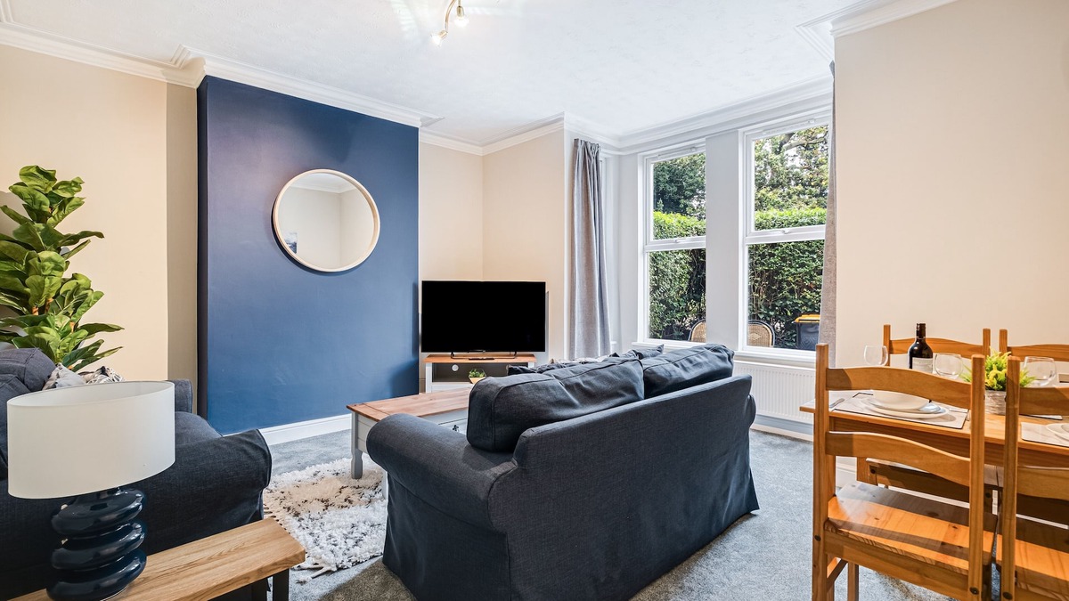 Kempston House | Modern and Comfortable 3 bed