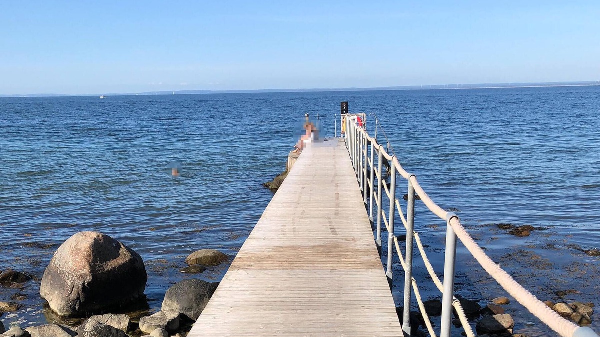 Bastad Apartment | Modern and comfortable vacation apartment with shared outdoor pool, in the summery town of Båstad.