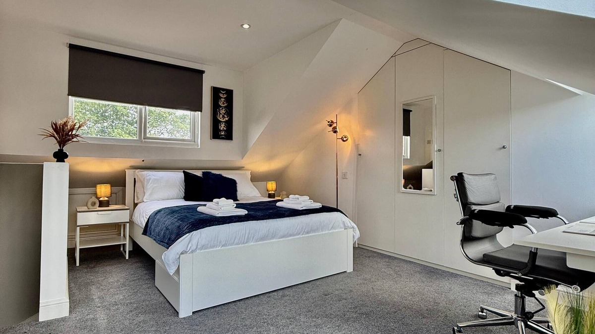 West Hendon Apartment | Modern and cosy duplex in Hendon