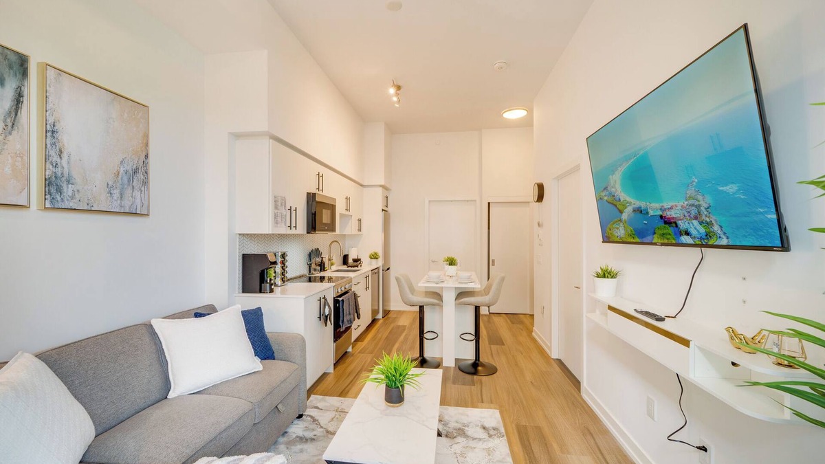 Kitchener Condo | Modern and Cozy in Central KW w/Gym
