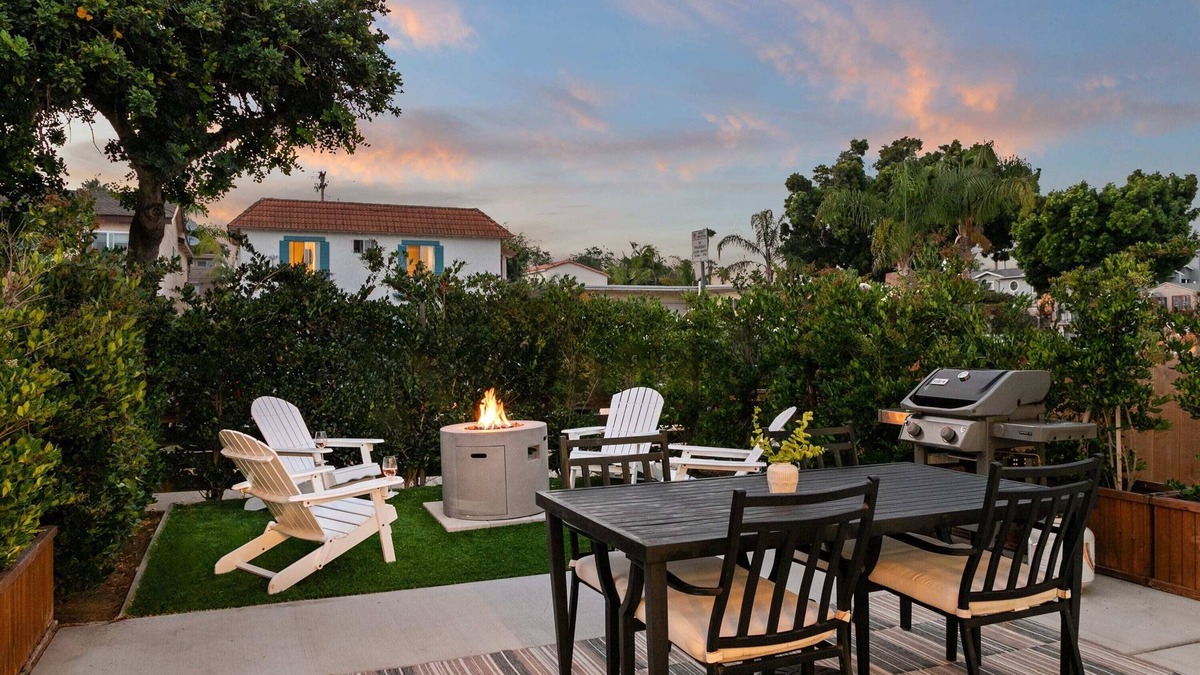 Crown Point House | Modern and Cozy in PB with Patio and Firepit
