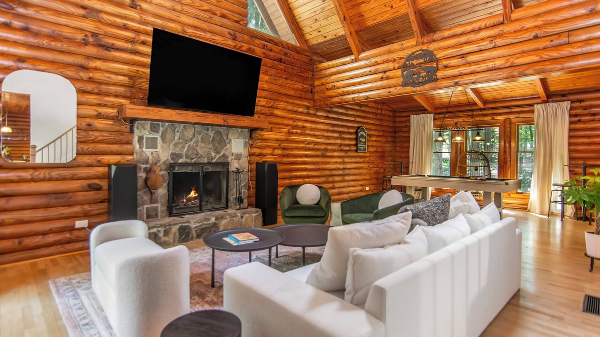 Cumming Cabin | Modern and Luxurious Cabin Retreat, 5 minutes from Cumming City Center