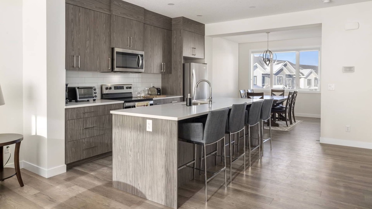 Calgary House | Modern and Luxurious Entire 3 Bedroom + 2 Bath