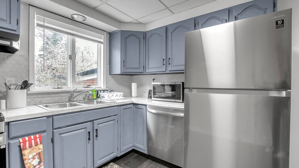 Lancaster House | Modern and Quiet 3 bedroom house with parking