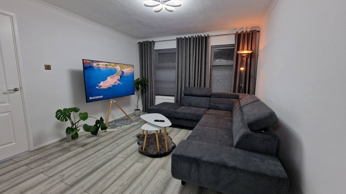 Colchester House | Modern And Spacious 3 Bedrooms Family House