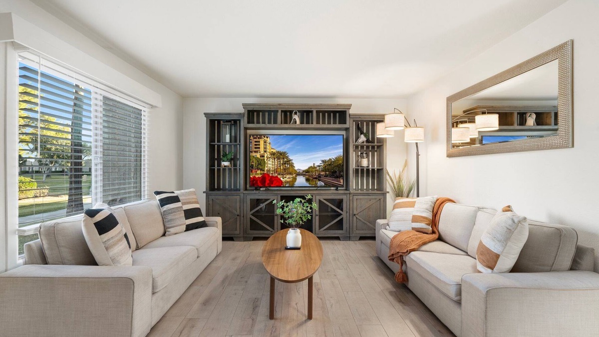 South Scottsdale House | Modern and Spacious 3 Bdrm Scottsdale Townhouse!