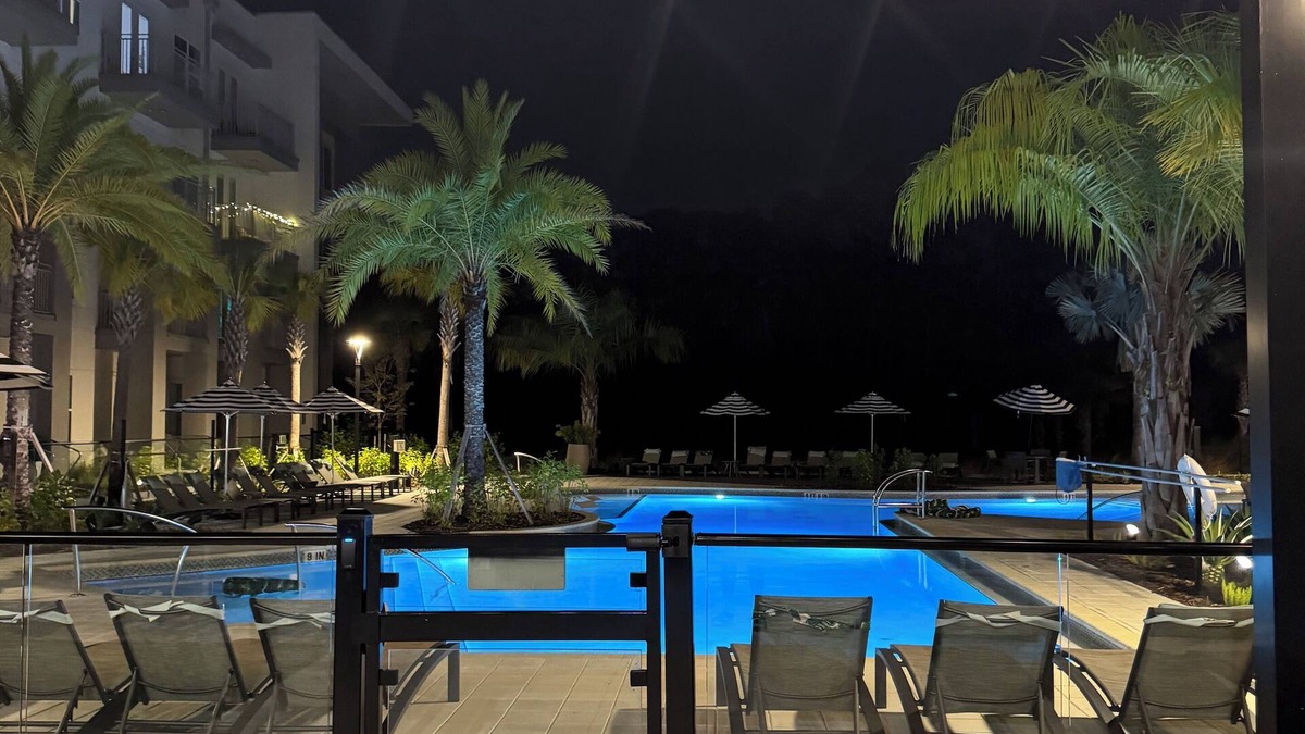 Lake Hart Apartment | Modern and Stylish 1-bedroom + Den in beautiful Orlando