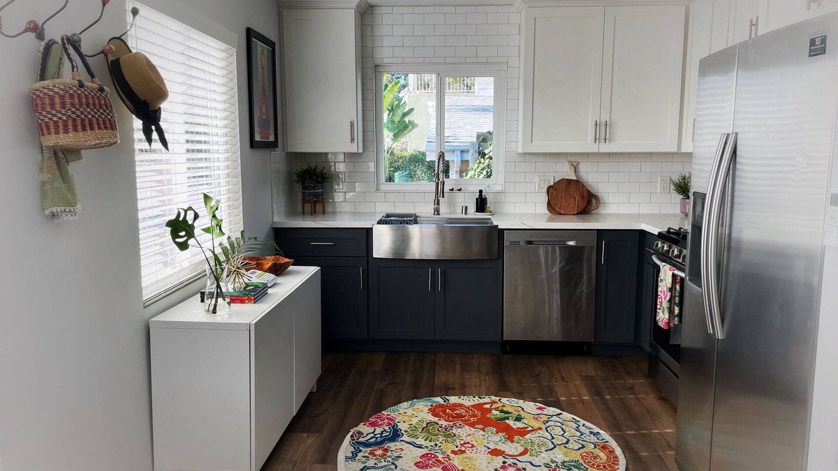 Grant Hill House | Modern and Sunny 2 Bedroom Home — 5 min from downtown!