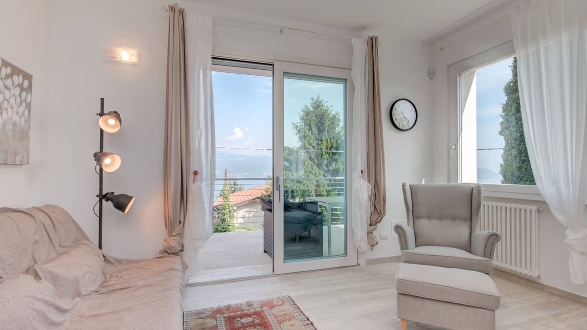 Pulciano Apartment | Modern Apartment "Luxury 1" with Roof Terrace and Air Conditioning