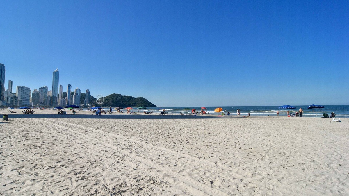 Pioneiros Apartment | Modern Apartment 0.3 miles from Ferris Wheel P2378