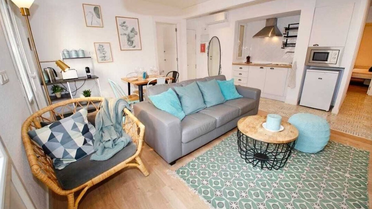 San Anton Apartment | Modern apartment in the old town of Alicante! 350 mt from the beach!