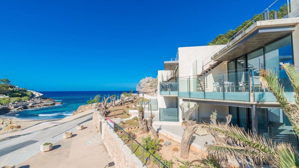 Cala San Vicente Apartment | Modern apartment with AC and Wi-Fi, on the beach of Cala Sant Vicenç, Pollenca