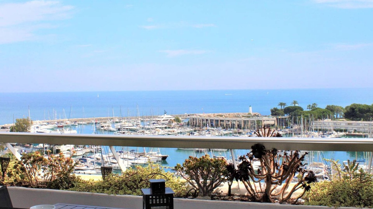 Villeneuve Loubet Beach Apartment | Modern Apartment for 4 with AC and Parking, Villeneuve-Loubet Beach