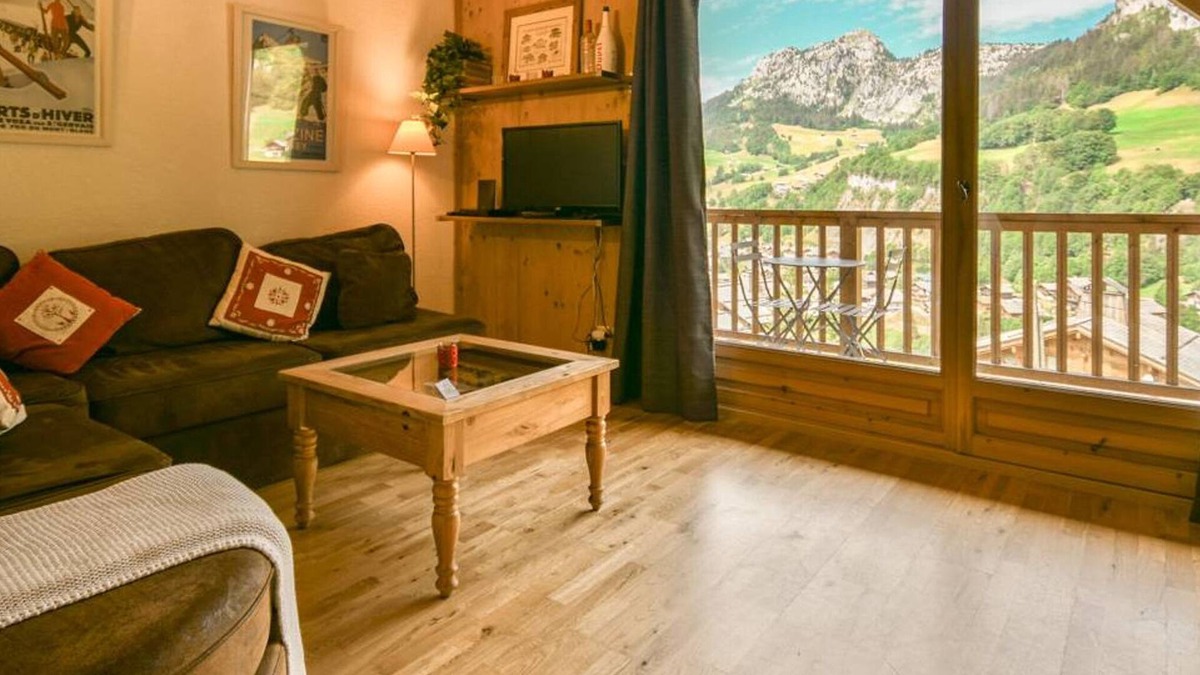 Le Chinaillon Apartment | Modern apartment at ski slopes, pets allowed, parking
