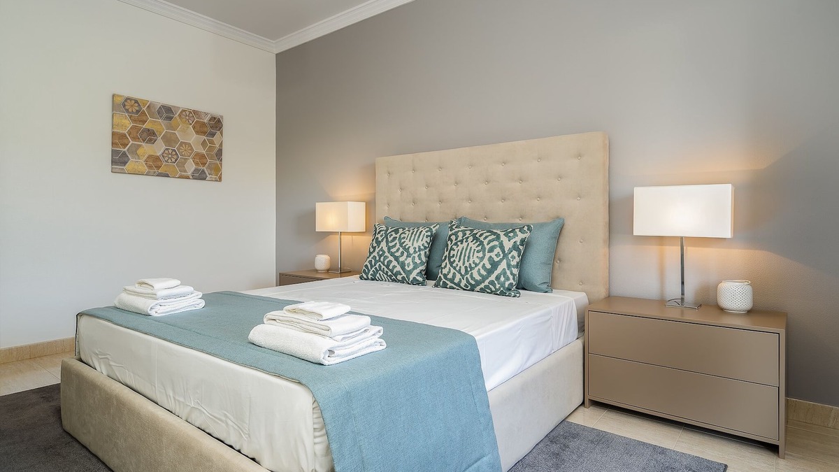 Alporchinhos Apartment | Modern Apartment - 1 bedroom - 4 guests - 5 minutes to beach