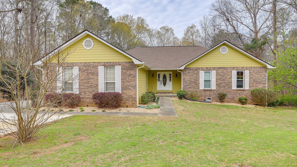 Jonesboro Apartment | Modern Apartment: 22 Mi to Downtown Atlanta!