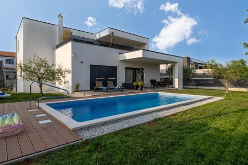 Vrvari Apartment | Modern apartment Ana with Jacuzzi and Pool