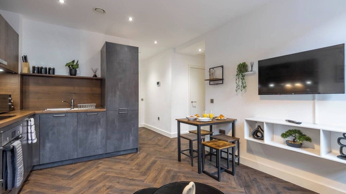 The Westside Apartment | Modern Apartment, City Centre, Netflix, Parking