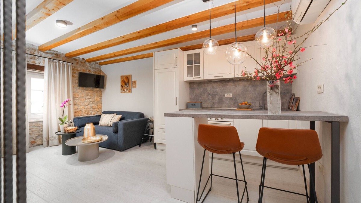 City Center Apartment | Modern apartment for 2 persons in the Porec old town , only 150m from the beach.