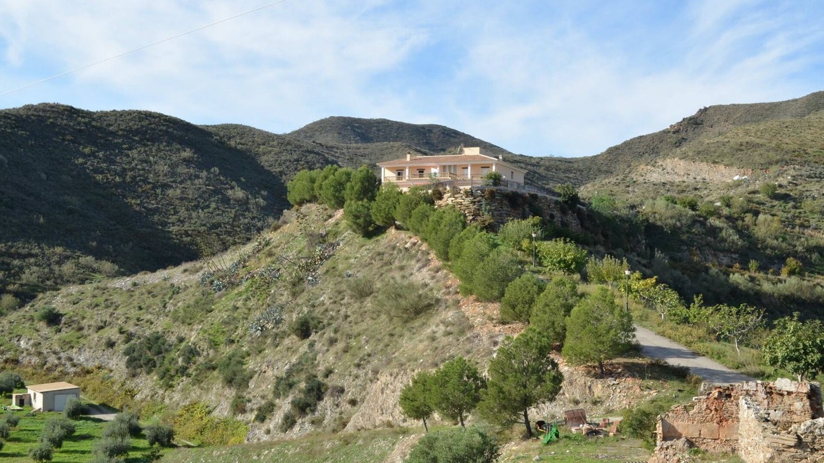 La Brena Apartment | Modern apartment, high in the mountains with private pool (adults only)