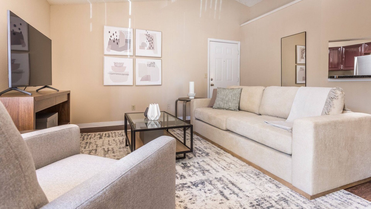 Southside Apartment | Modern Apartment in Prime Location (ID6406X82)