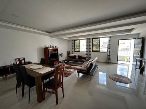 Sao Domingos Apartment | Modern Apartment in Praia Baixo - 1 min Walking to Beach