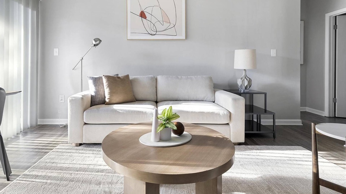 Charlotte Apartment | Modern Apartment in Prime Location (ID1380X183)