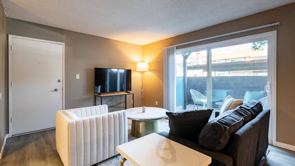 Fair Oaks Apartment | Modern Apartment in Prime Location (ID6916)