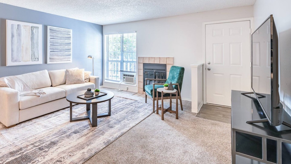 Longmont Apartment | Modern Apartment in Prime Location (ID7359X59)