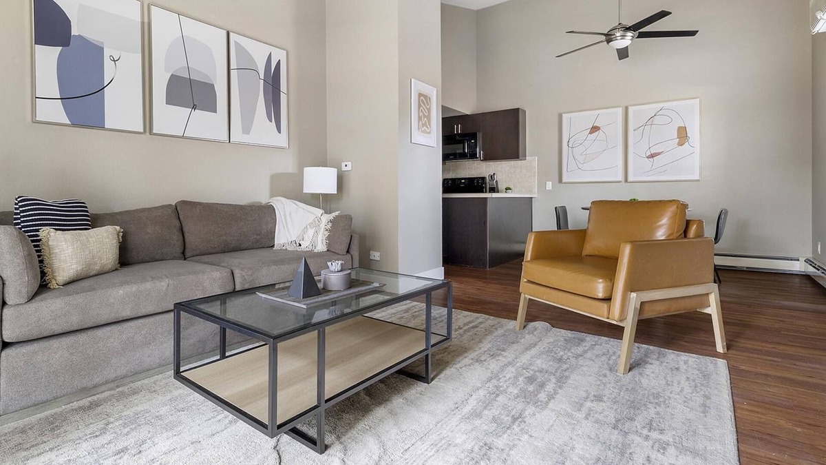 Longmont Apartment | Modern Apartment in Prime Location (ID9230X68)