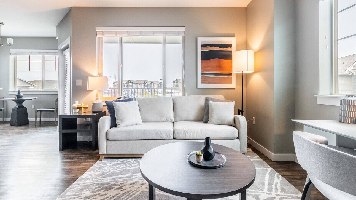 Meridian Apartment | Modern Apartment in Prime Location (ID8040X42)