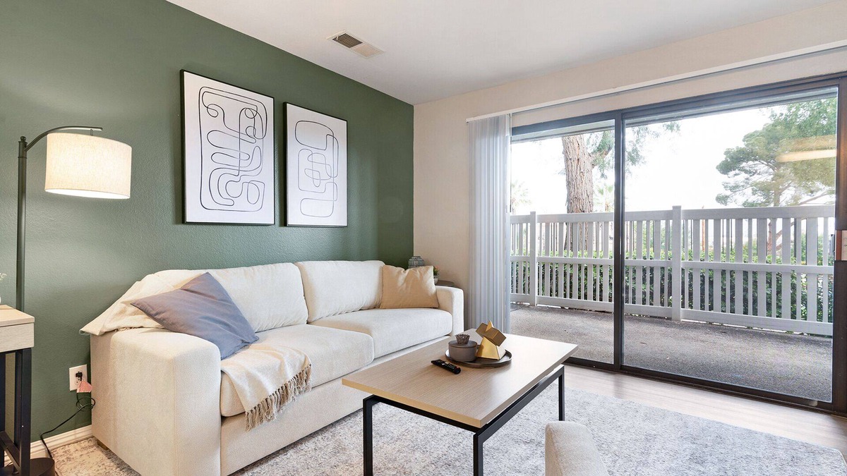 South Redlands Apartment | Modern Apartment in Prime Location (ID9219X12)