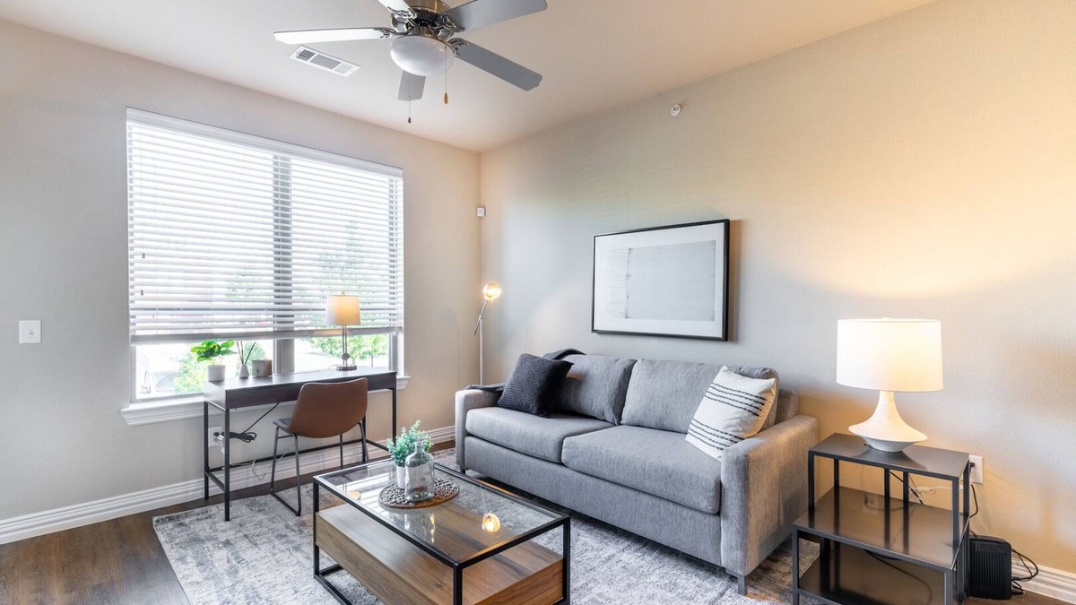 Southwest Carrollton Apartment | Modern Apartment in Prime Location (ID3882)
