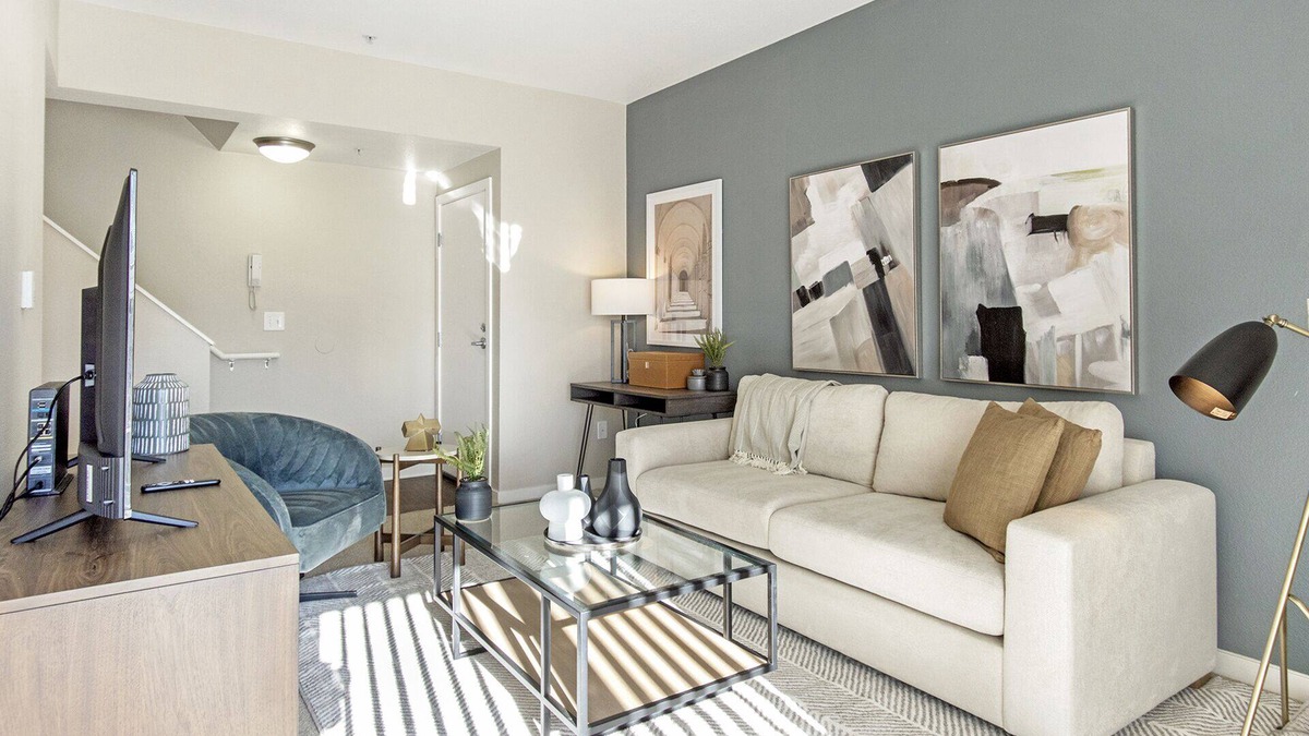 North Broadway - Holiday Apartment | Modern Apartment in Prime Location (ID8814)