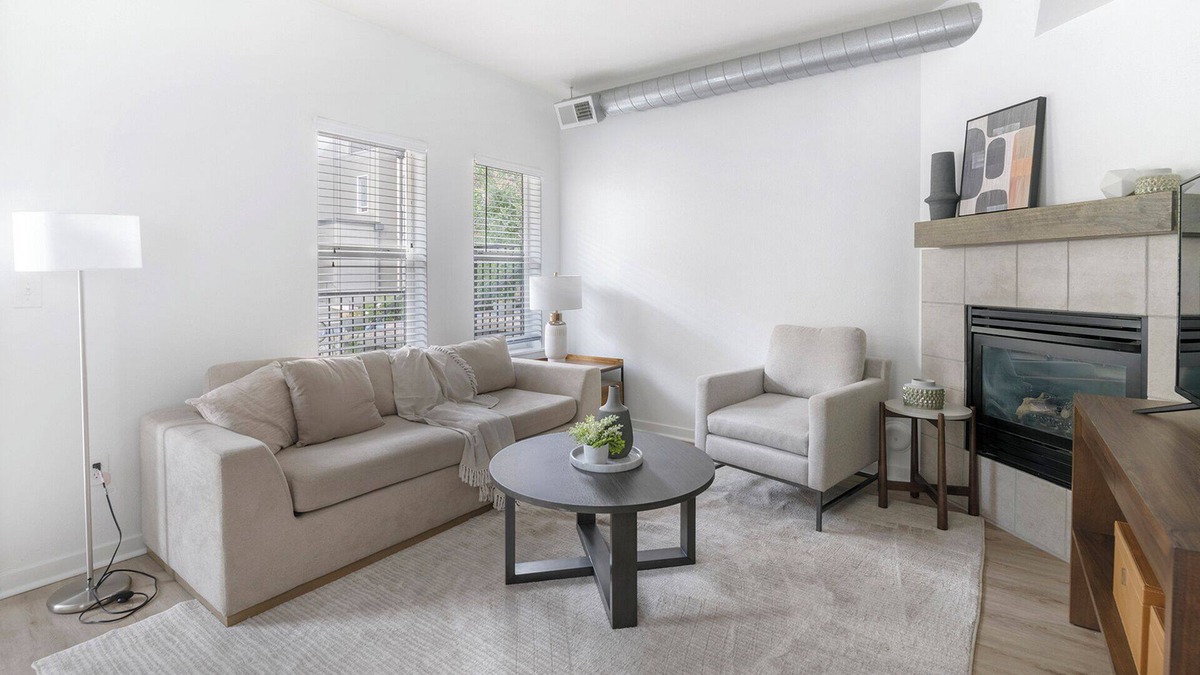 North Broadway - Holiday Apartment | Modern Apartment in Prime Location (ID1248X586)