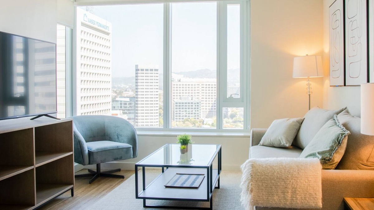 Downtown Oakland Apartment | Modern Apartment in Prime Location (ID2480X10)