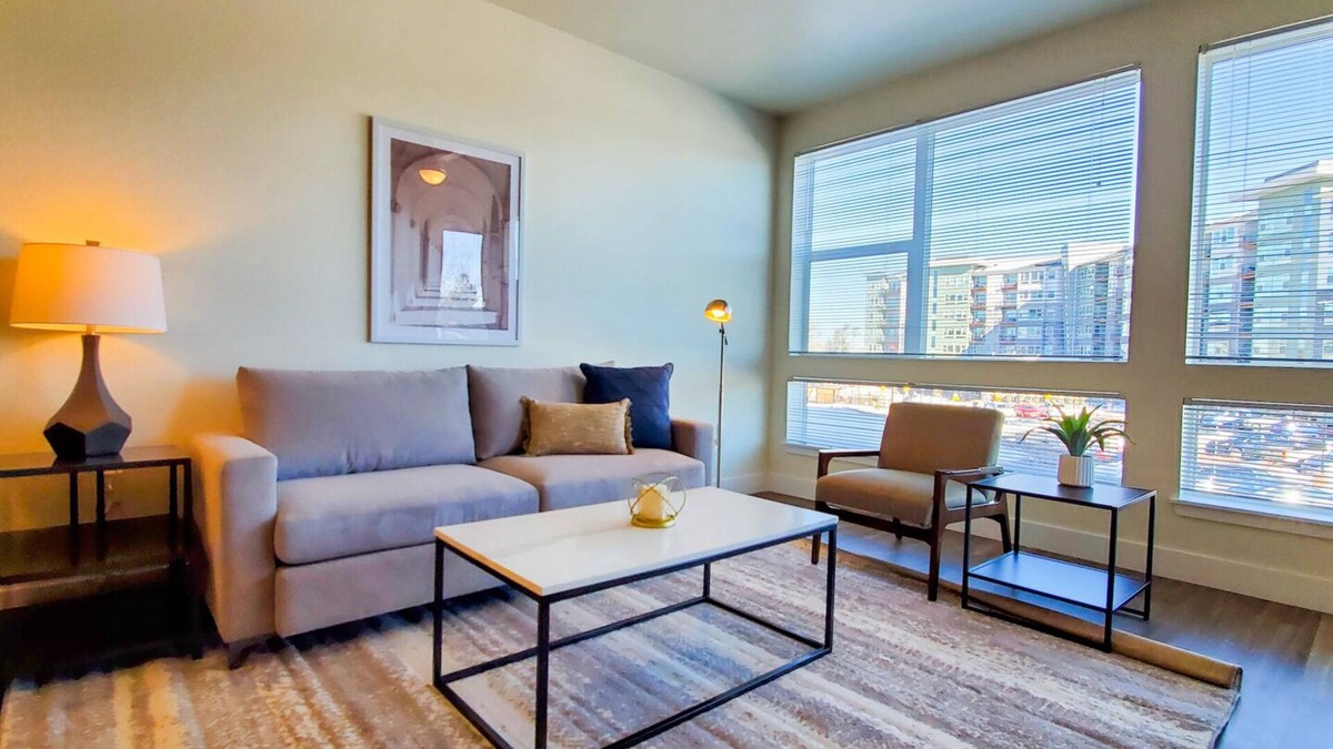 Indian Creek Apartment | Modern Apartment in Prime Location (ID2121X26)