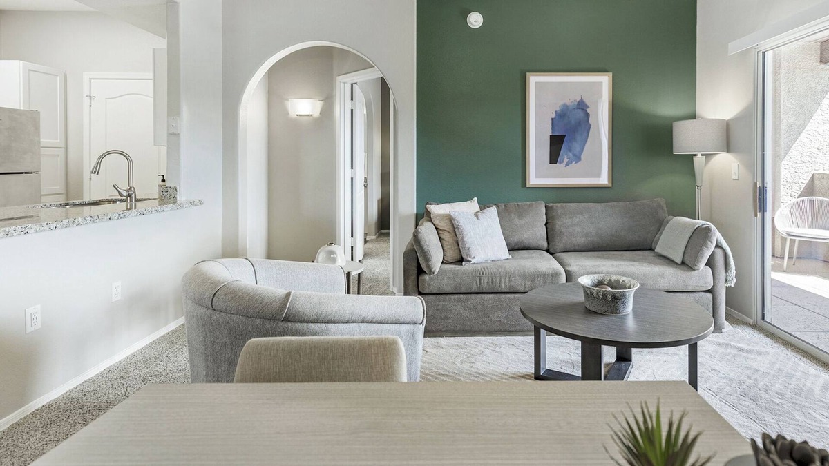 Cortaro Apartment | Modern Apartment in Prime Location (ID7329X53)