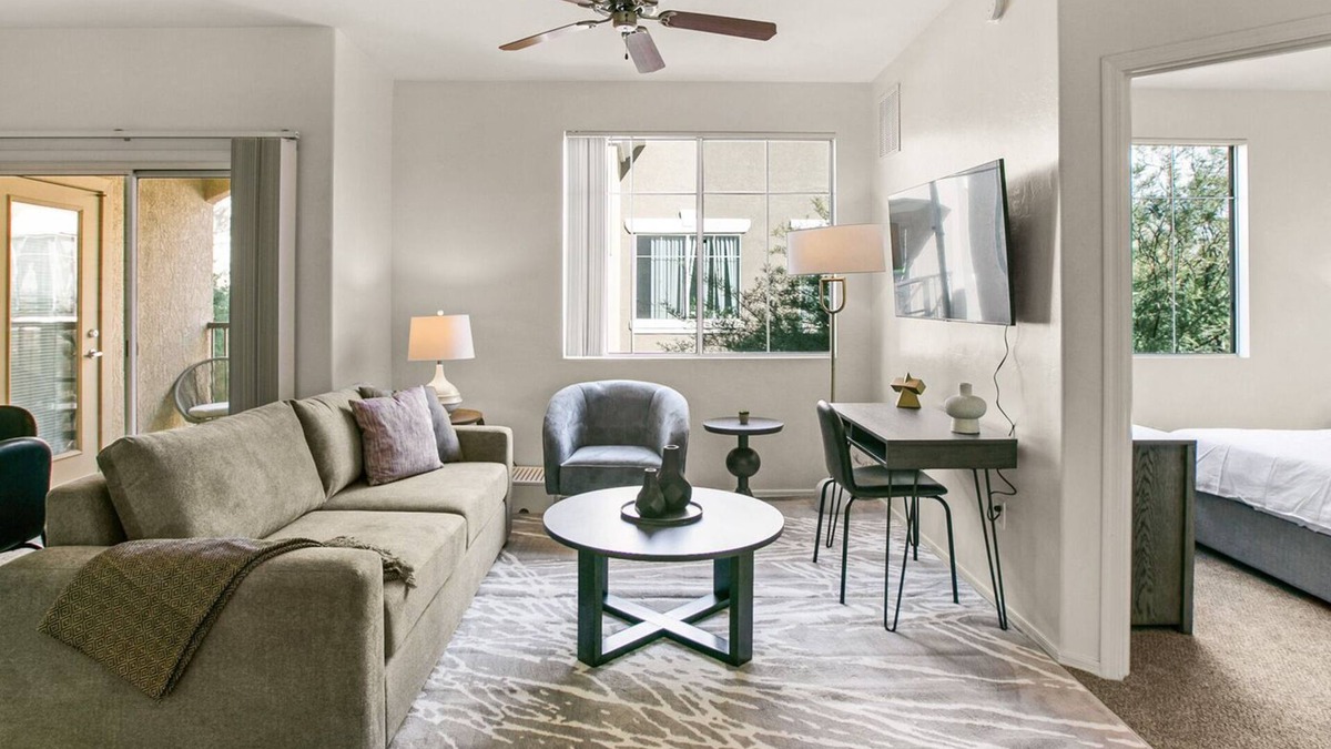 Tucson Apartment | Modern Apartment in Prime Location (ID7950X63)