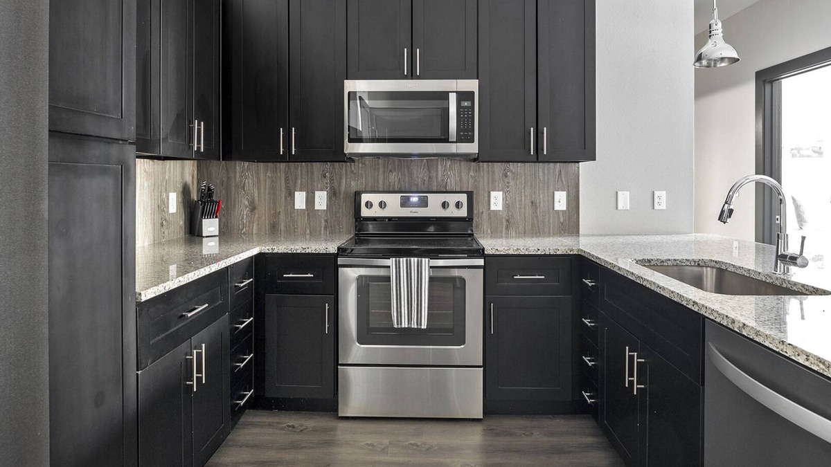 Parker Apartment | Modern Apartment in Prime Location (ID6298X53)