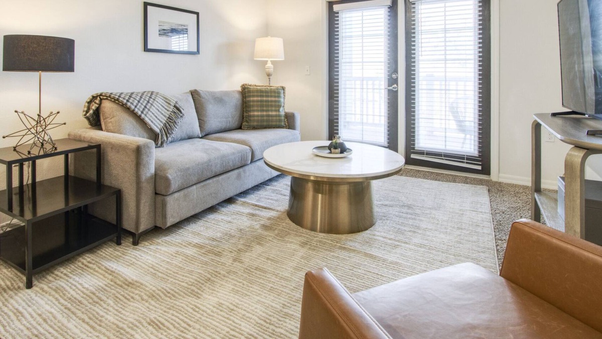 Highpoint Apartment | Modern Apartment in Prime Location (ID8280X63)