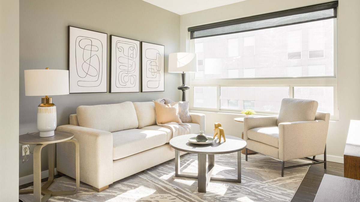 Newport Apartment | Modern Apartment in Prime Location (ID8359X76)