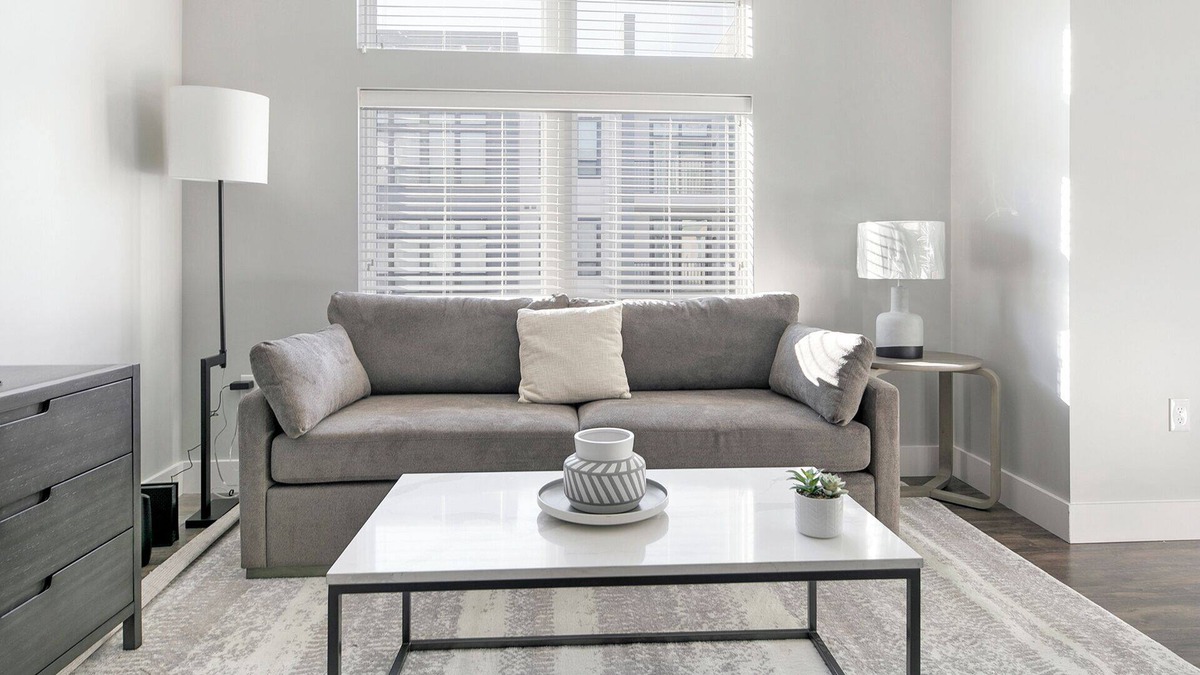 Roselawn Finance Apartment | Modern Apartment in Prime Location (ID1255X864)