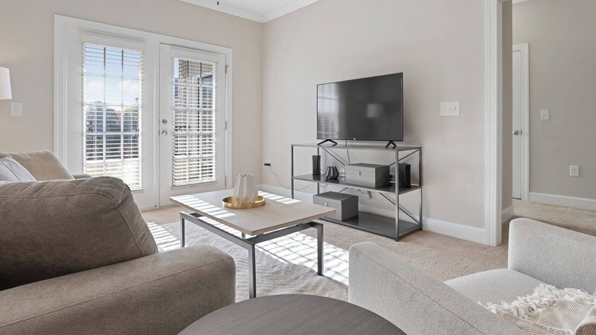 Greensboro Apartment | Modern Apartment in Prime Location (ID7976X37)