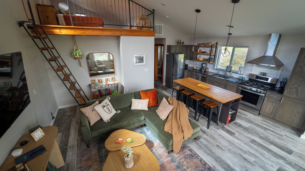 Livingston House | Modern Apartment in Livingston with Bird’s Eye View of 3 Mountain Ranges