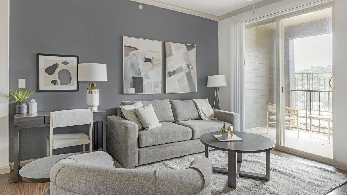 Wetmore Apartment | Modern Apartment in Prime Location (ID9376X25)